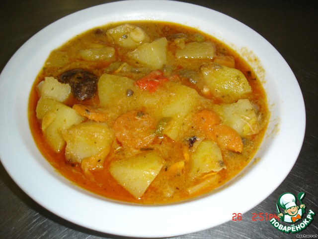 Potatoes stewed with mushrooms and vegetables