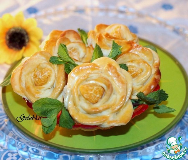 Sweet cake with pear and Mandarin