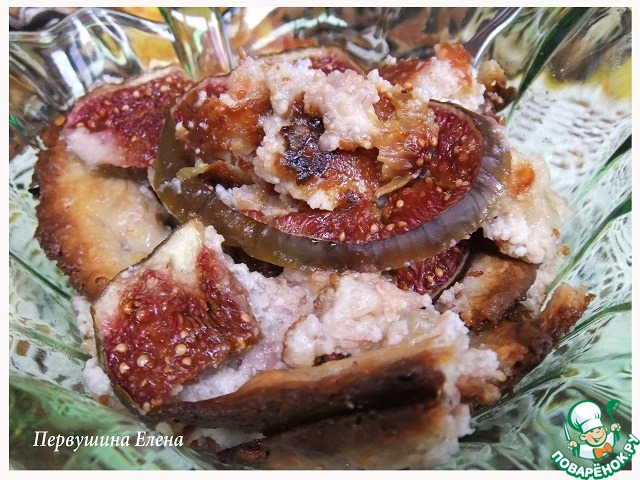 Breakfast cottage cheese with figs