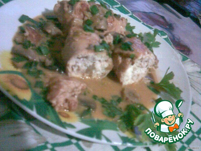 Stuffed chicken fillet in mushroom sauce