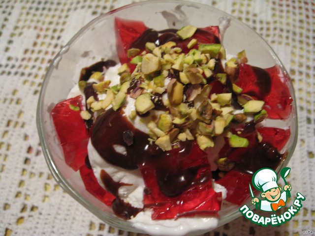 Ice cream with jelly and pistachios