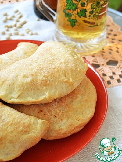 Baked calzone with white beans