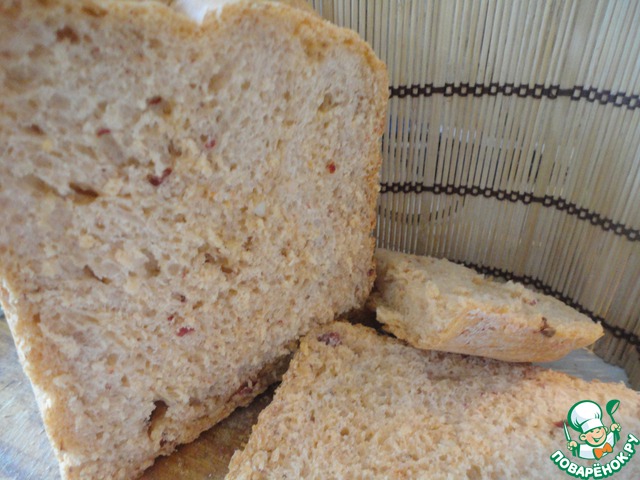 Bread with sausages, sun-dried tomatoes and garlic