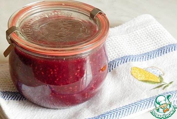 Raspberry jam with mint