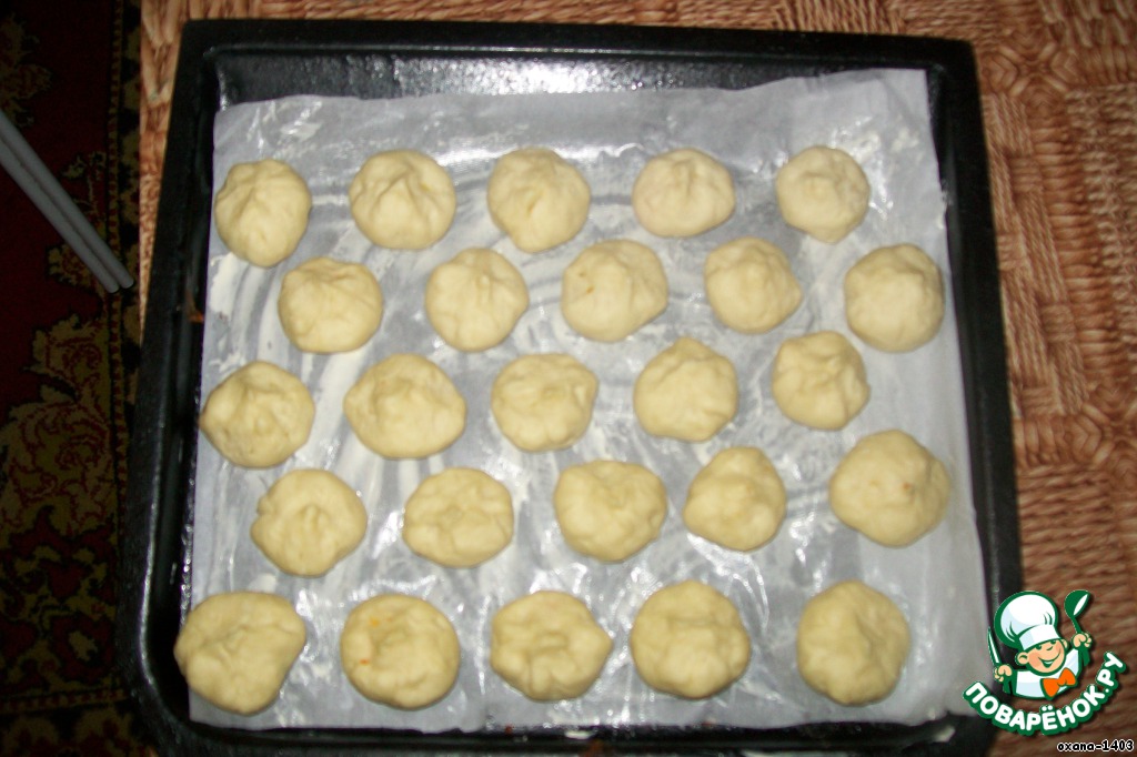The apples in the dough