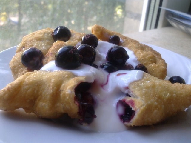 Пирожки жареные со смородиной