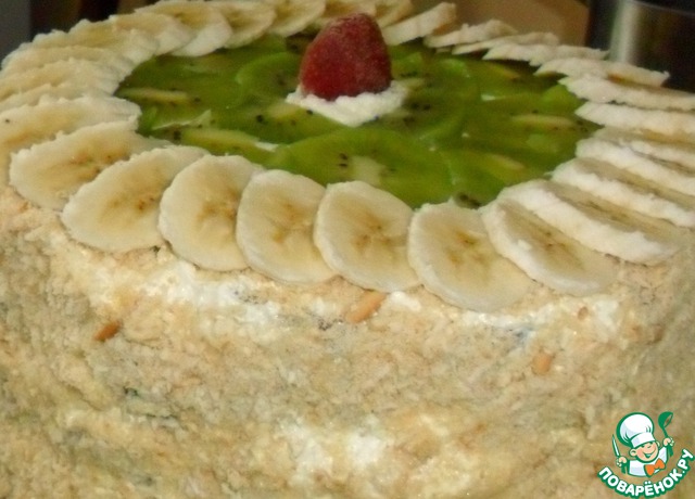 Cake with kiwi and banana