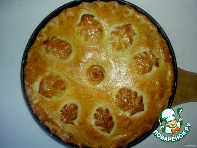 Pie with egg and cabbage filling