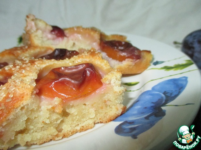 Сладкий пирог с коньяком и сливой