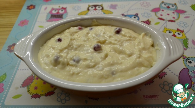 Cheese and rice souffle with cranberries