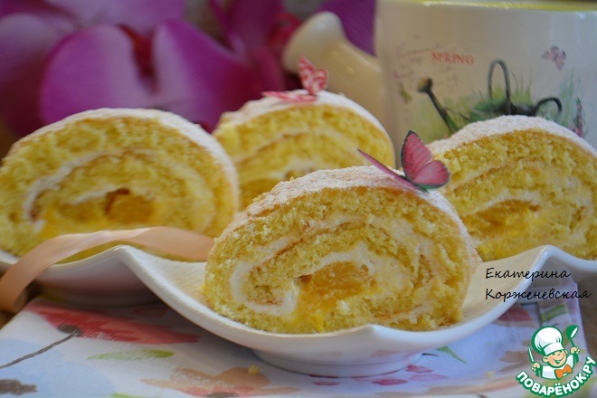 Sponge roll with mango