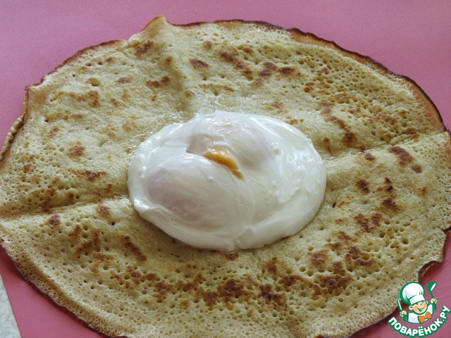 Pancakes with poached egg and vegetables