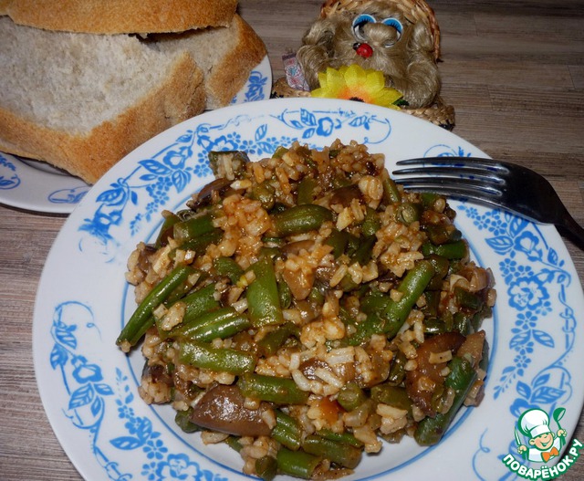 Beans with mushrooms and rice