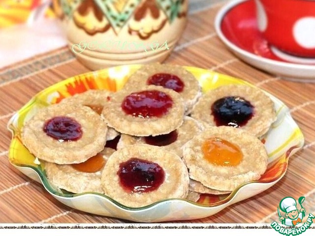 Almond-oatmeal cookies with jam