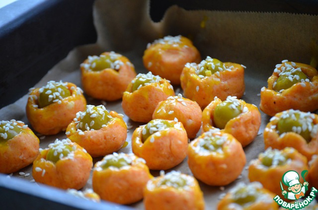 Biscuits with olives