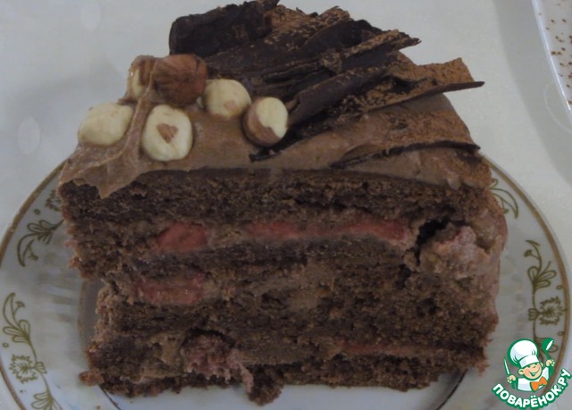 Chocolate cake with nuts and strawberries