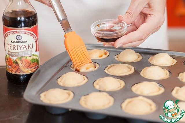 Mini-pies with potatoes and bacon