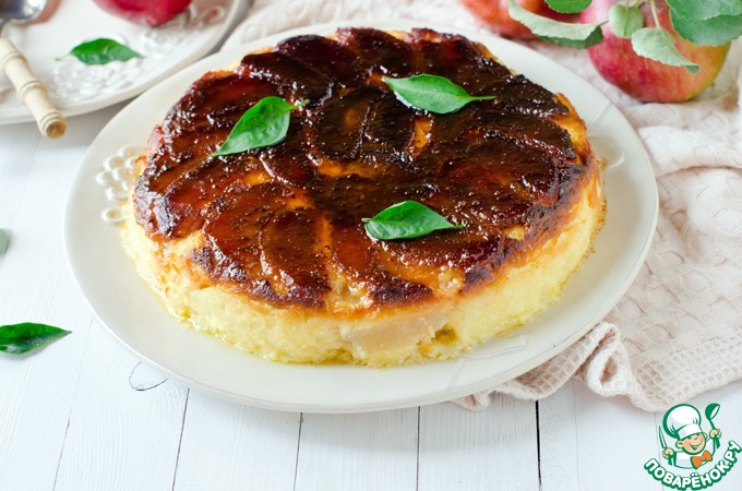 Cheesecake with caramel apples