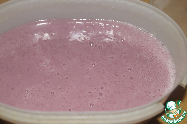 Milk-raspberry ice cream