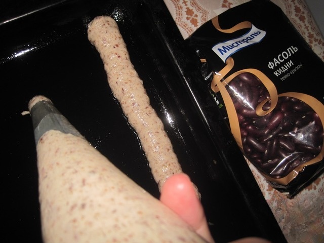 Cookies made of beans and walnuts