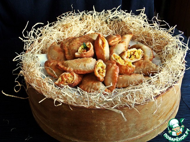 Пирожки жареные с фасолью