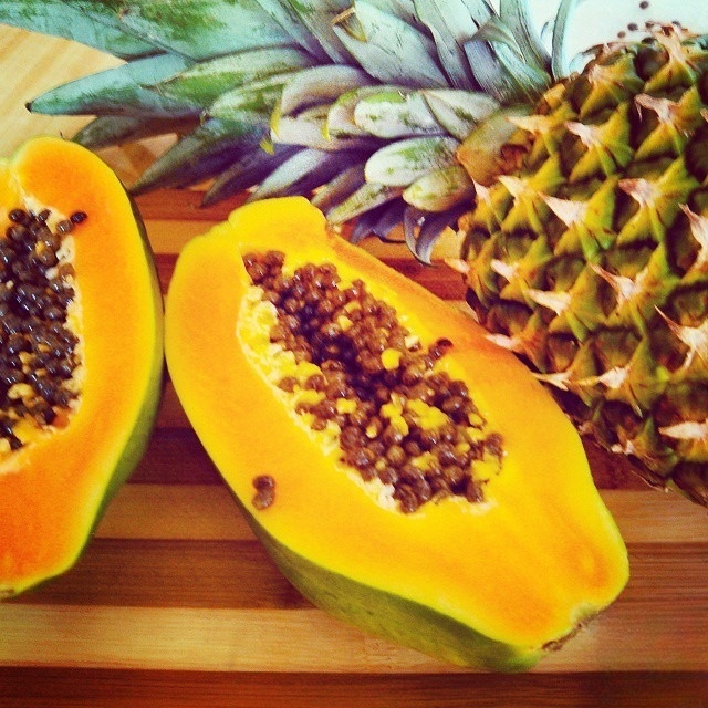 Crostata chocolate with pineapple and papaya