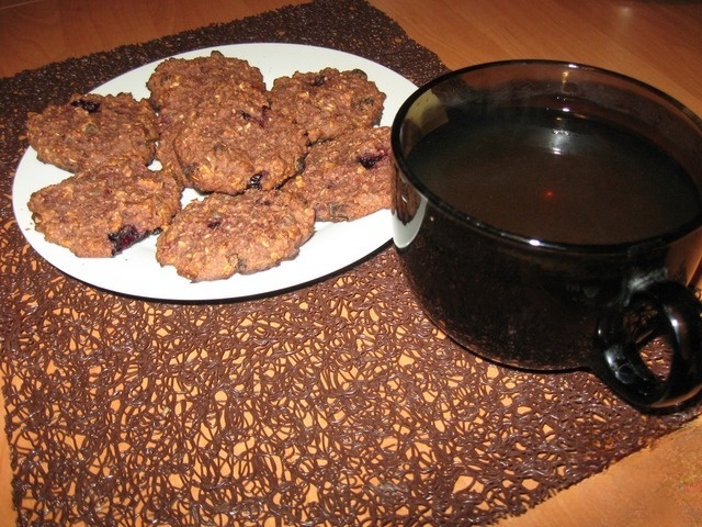 Oatmeal chocolate-berry biscuits