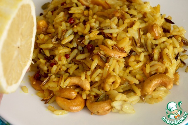 Fragrant lemon rice with nuts