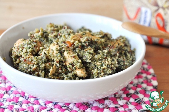 Quinoa with chicken and spinach