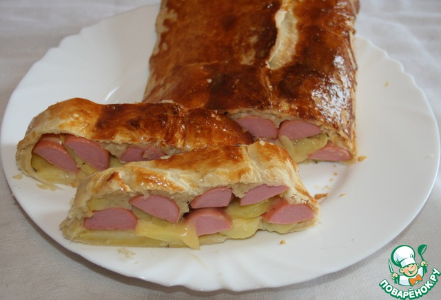 Штрудель с картофелем и сосисками