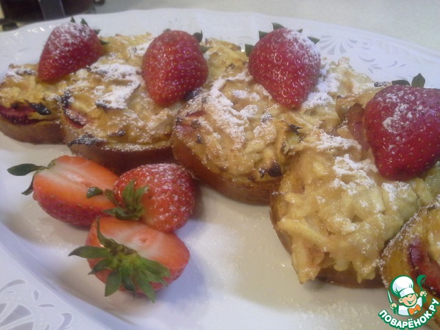 French toast with apples and strawberries