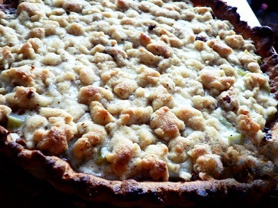 Rhubarb pie with marzipan