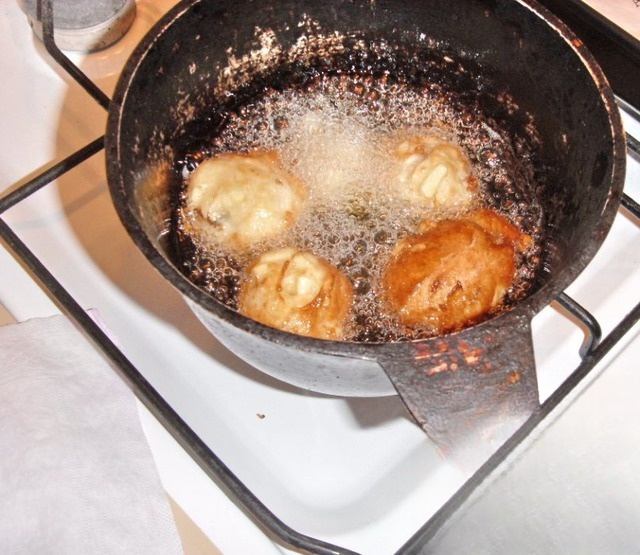 Яблочные пончики с цукатами