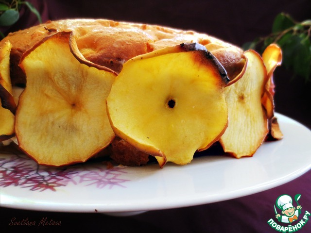 Яблочный пирог с нежным кремом