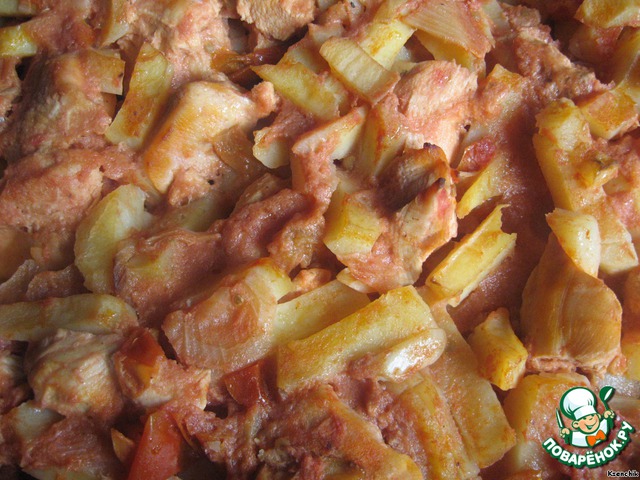 Chicken in tomato sauce with potatoes