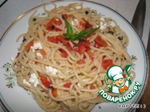 Spaghetti with cheese and tomato