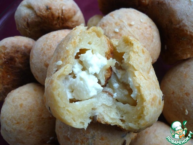 Cheese biscuits with cheese