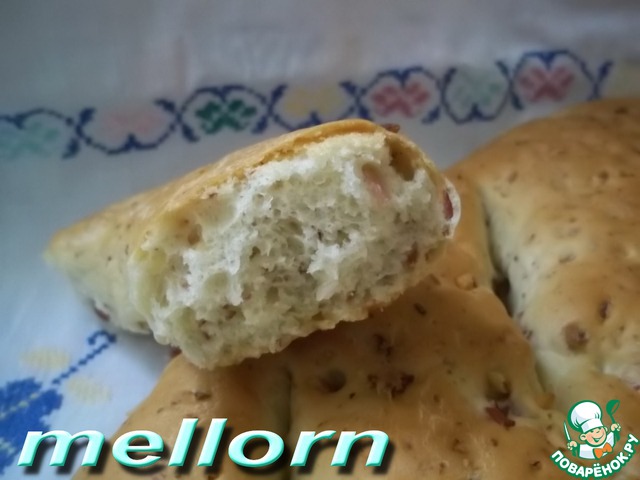 Фугасс с грудинкой и грецкими орехами