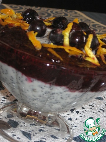 Poppy seed dessert with blackcurrant topping