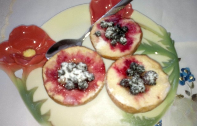 Запеченные яблоки со смородиной