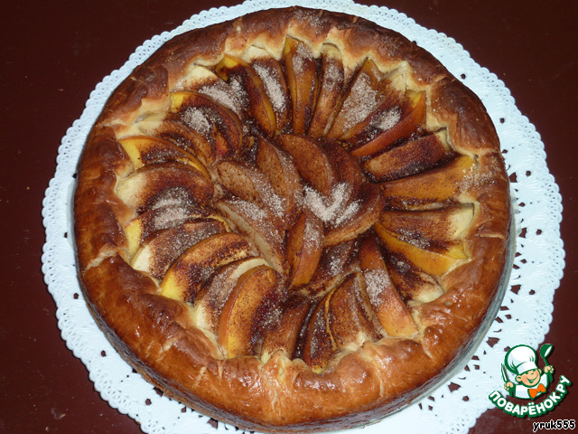 Пирог с яблоками и корицей