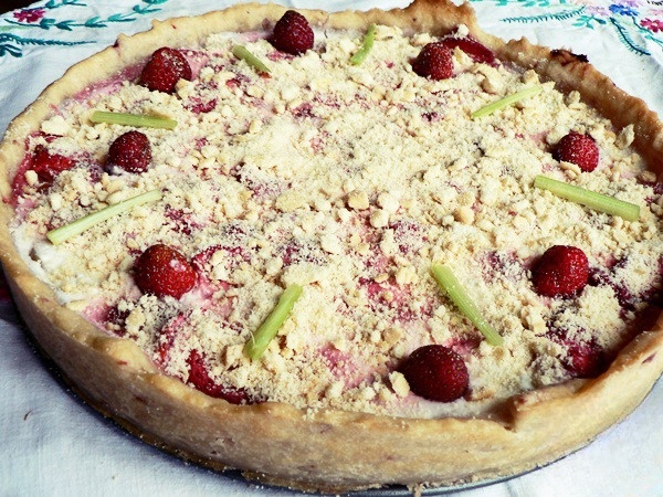 Rhubarb pie and strawberry