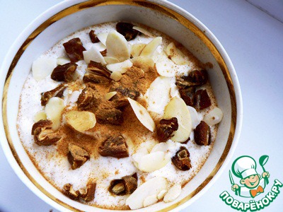 Yogurt with dates and almond
