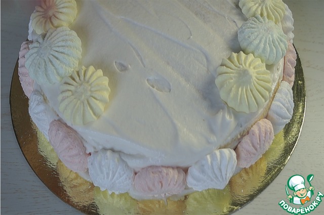 Sponge cake with sour cream