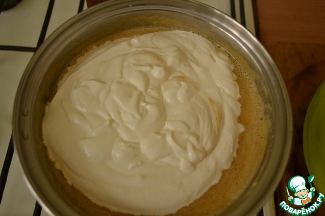 Муссовый десерт с манго, огурцами и мятой