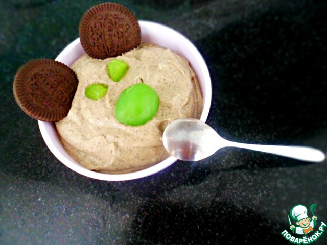 Sorbet of avocado with Oreo cookies