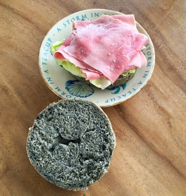 Черные булочки 