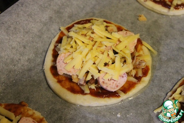 Mini-pizza on rice dough