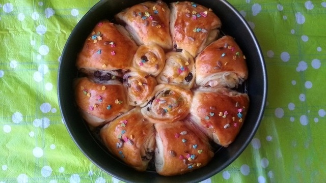 Easter puff pastry with marmalade