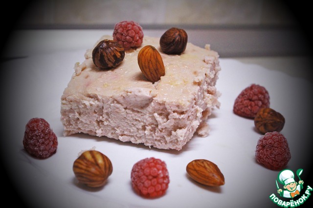 Cottage cheese-raspberry pie